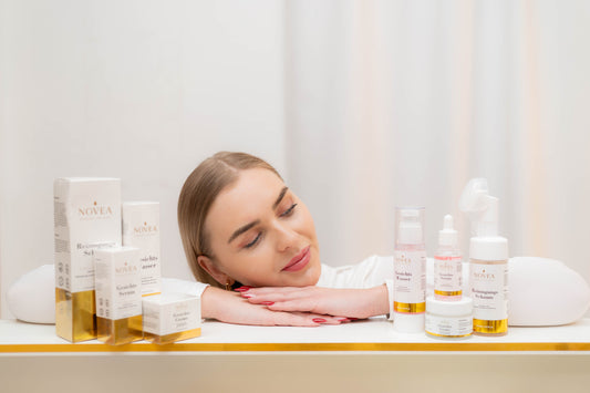 Kosmetikpaket Reinigungsschaum, Gesichtswasser, Creme & Serum